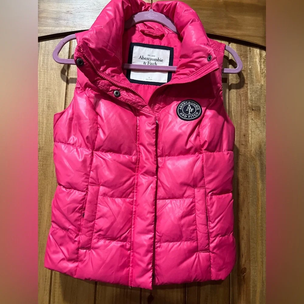 Abercrombie & Fitch Bright Pink Puffer Vest - Picture 2 of 5